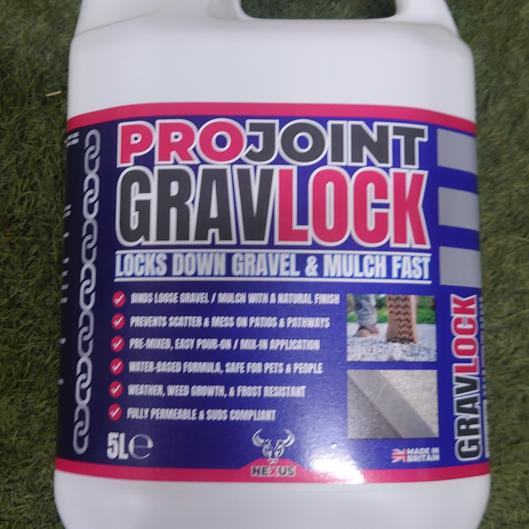 A 5-liter container of ProJoint GRAVLOCK rests on grass. The label states it binds loose gravel, stops mess, and is both water- and frost-resistant.