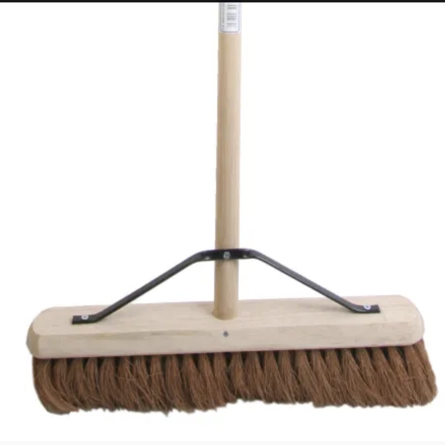 The Broom Soft Coco 450mm (18″) + Handle Stay comes equipped with a wooden handle, a durable metal stay for added support, and dense brown bristles, making it ideal for sweeping expansive surfaces like floors or pavements.
